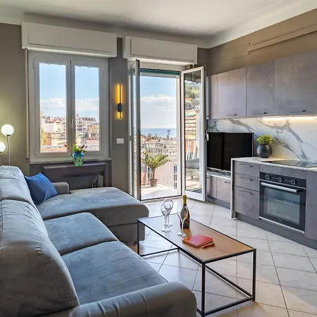 Sea View Retreat - Steps From Center Lejlighed