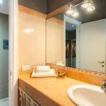 Guesthost - Sea View Retreat - Steps From Center Apartmán *