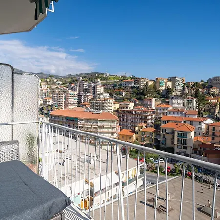 Guesthost - Sea View Retreat - Steps From Center San Remo