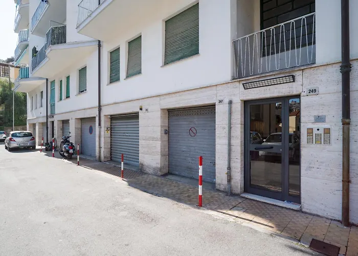 公寓 Sea View Retreat - Steps From Center 圣雷默