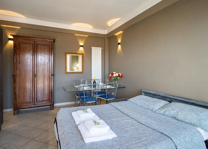 公寓 Sea View Retreat - Steps From Center